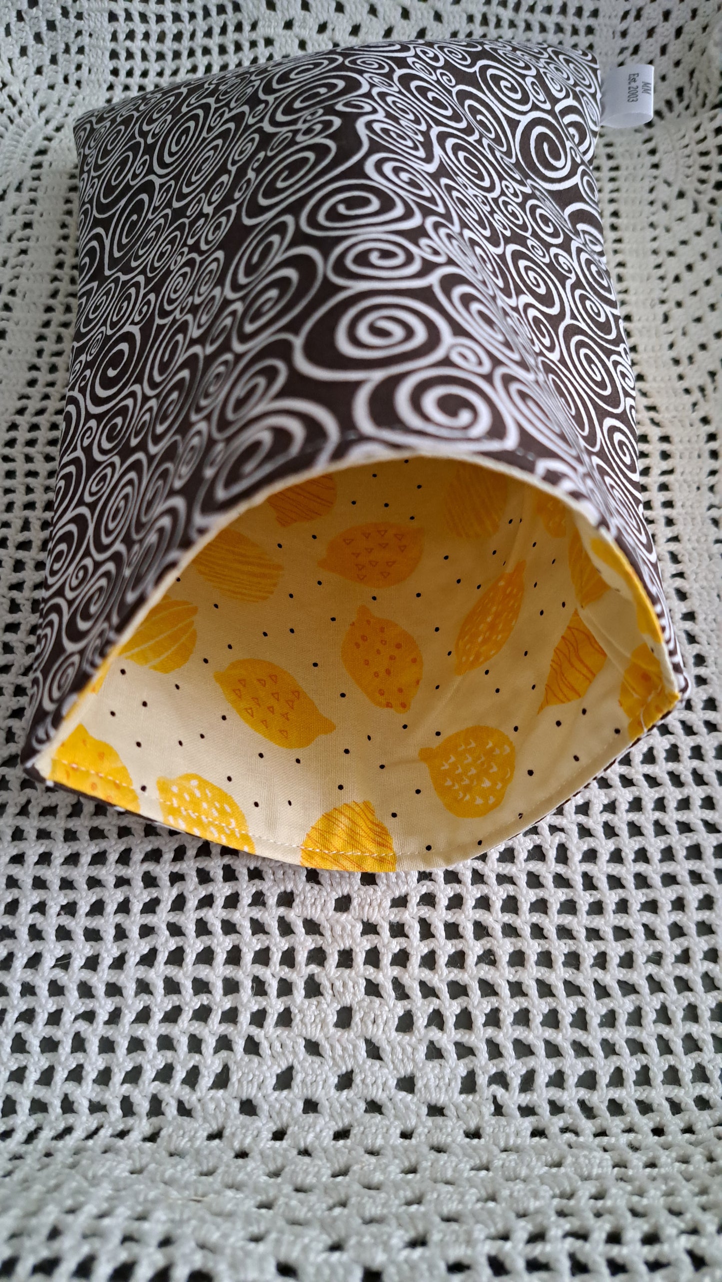 Kindle-Book-Tablet Sleeve Black/White Swirls with Lemons and dots