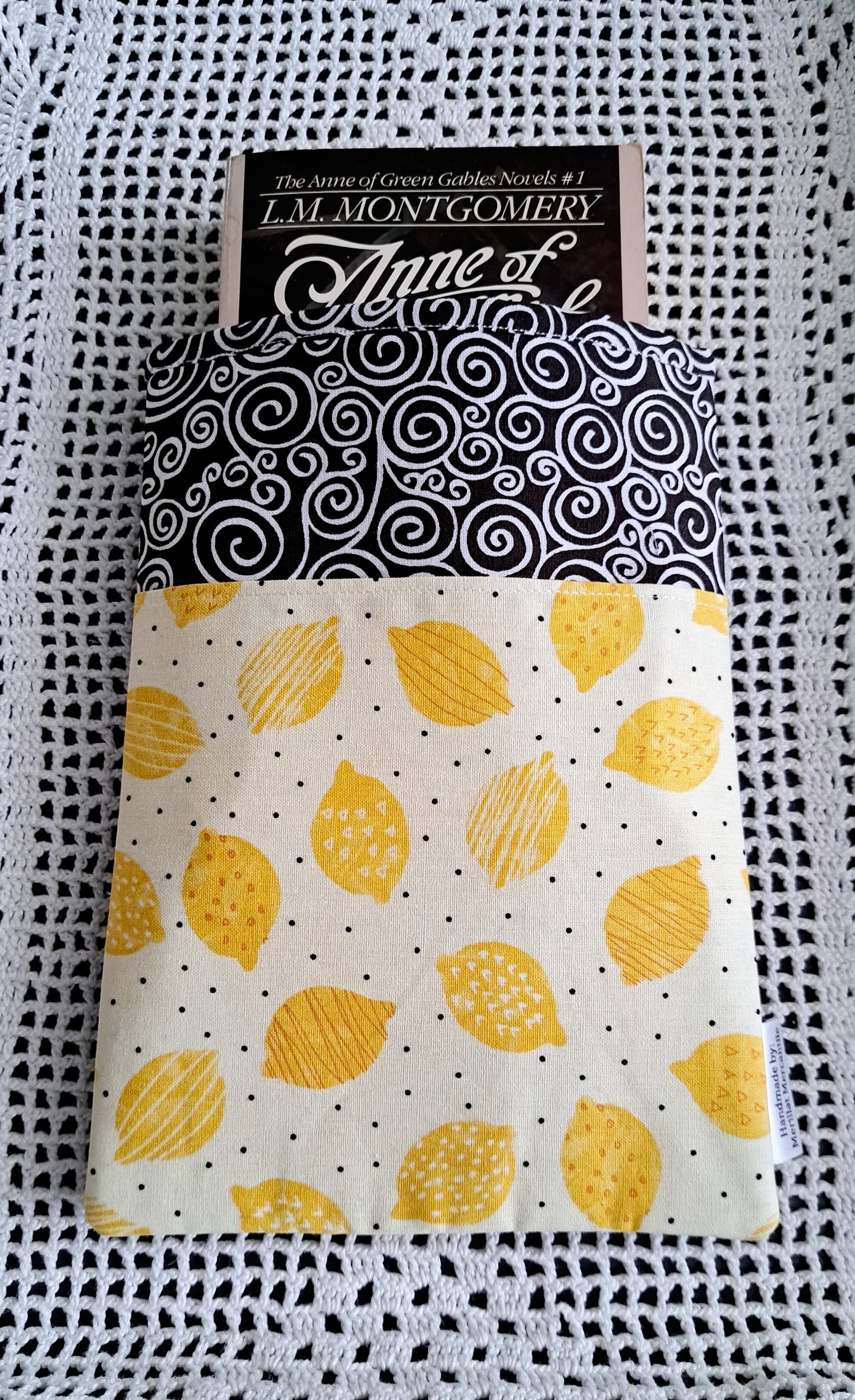 Kindle-Book-Tablet Sleeve Black Swirl with Lemons & Black Dots