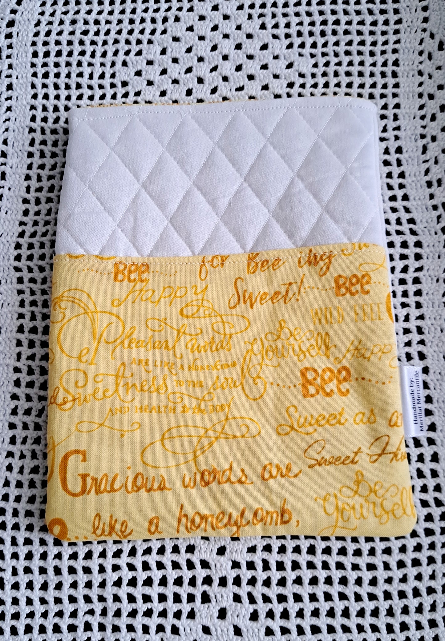 Kindle-Book-Tablet Sleeve White Quilt and Honey Bee