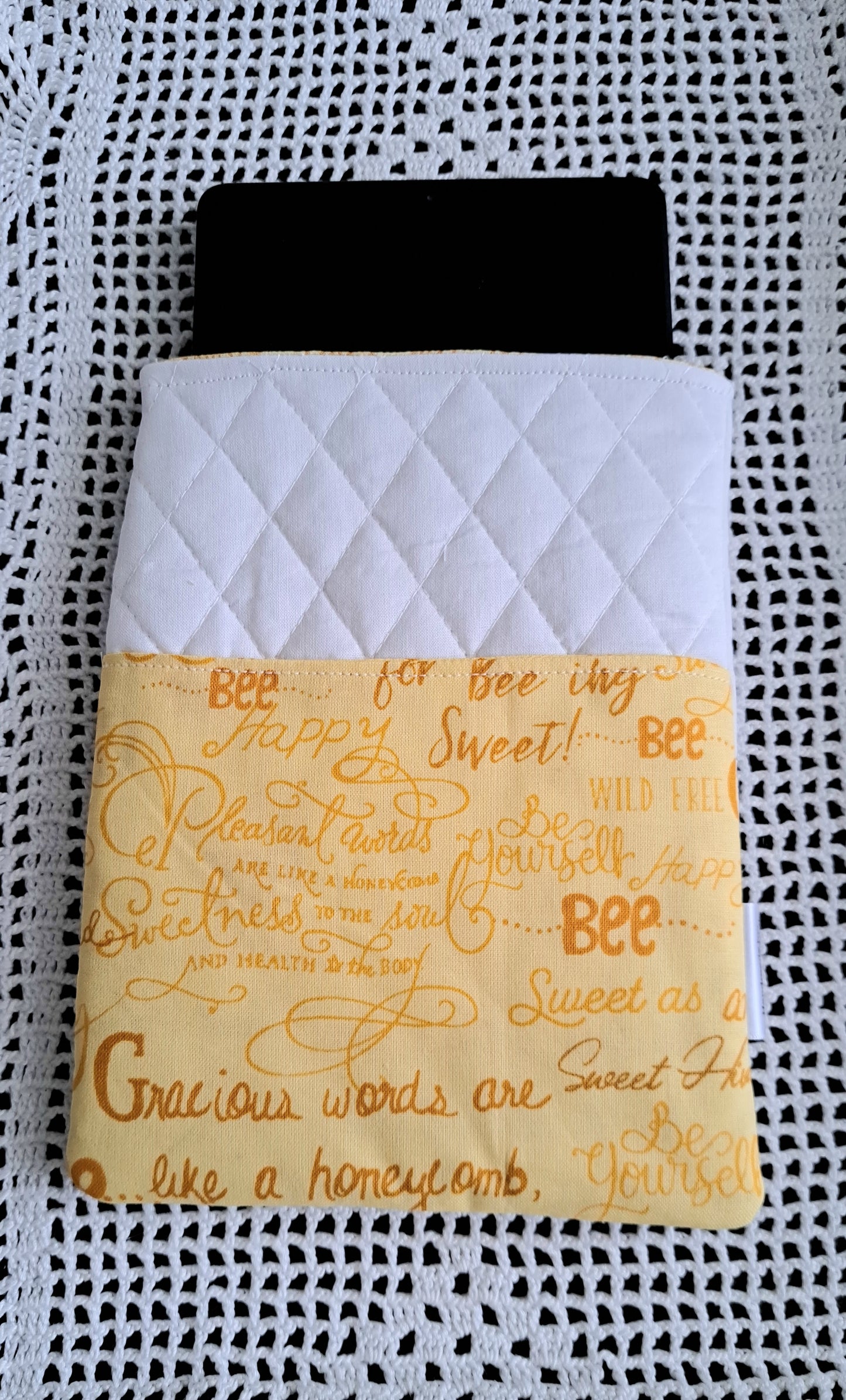 Kindle-Book-Tablet Sleeve White Quilt and Honey Bee