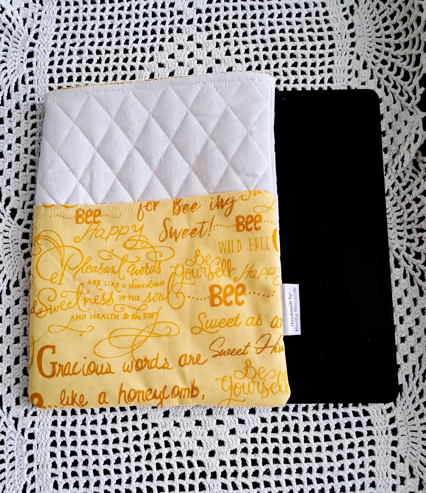 Kindle-Book-Tablet Sleeve White Quilt and Honey Bee