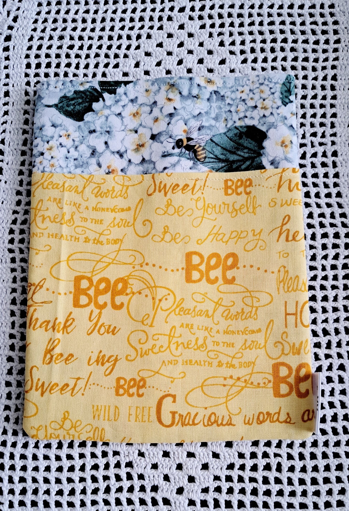 Kindle-Book-Tablet Sleeve Floral/Honey Bee with Daisies
