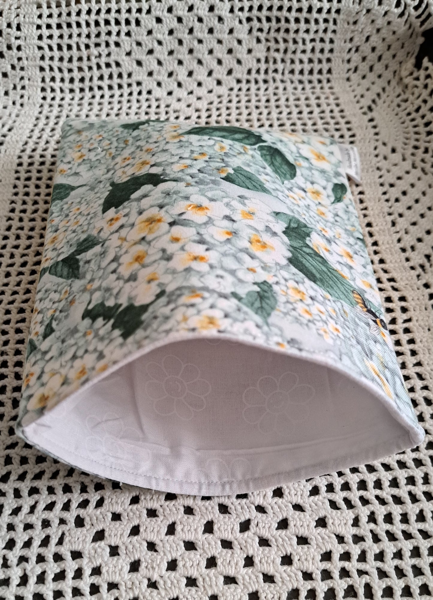 Kindle-Book-Tablet Sleeve Floral/Honey Bee with Daisies