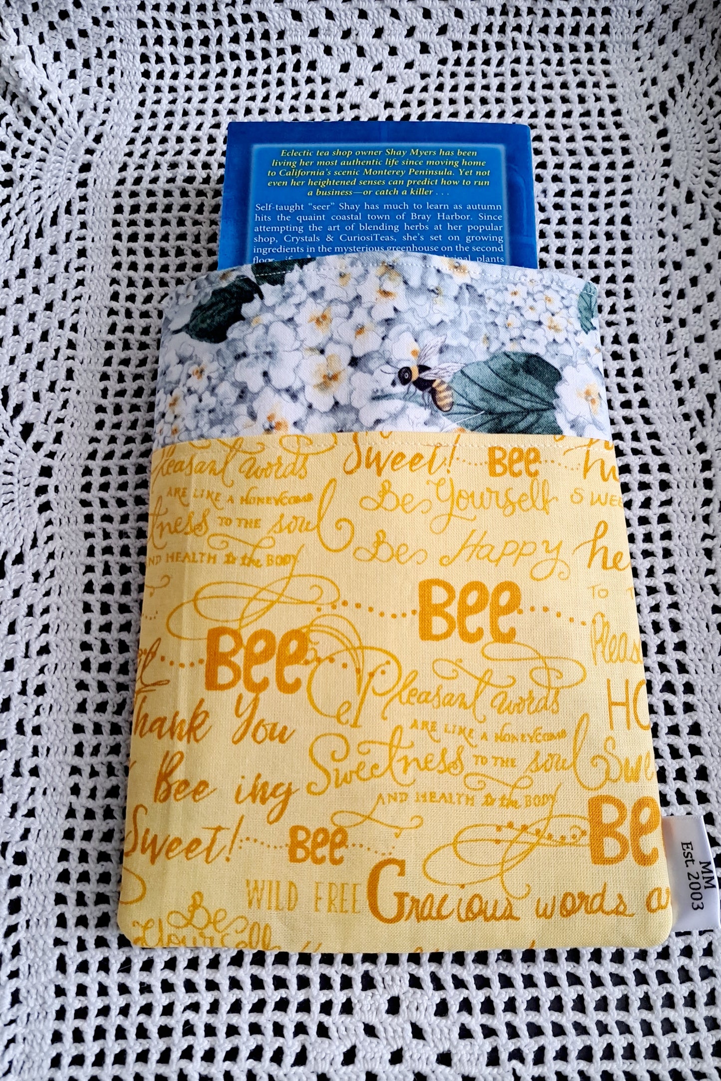 Kindle-Book-Tablet Sleeve Floral/Honey Bee with Daisies