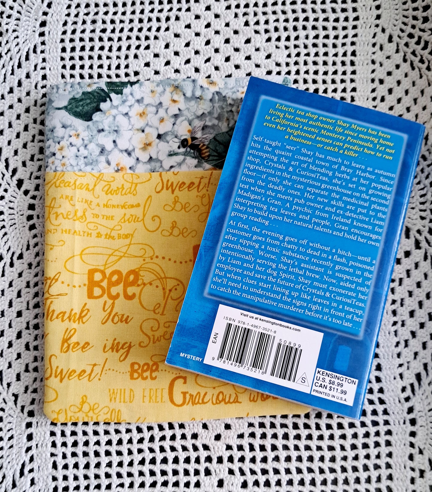 Kindle-Book-Tablet Sleeve Floral/Honey Bee with Daisies