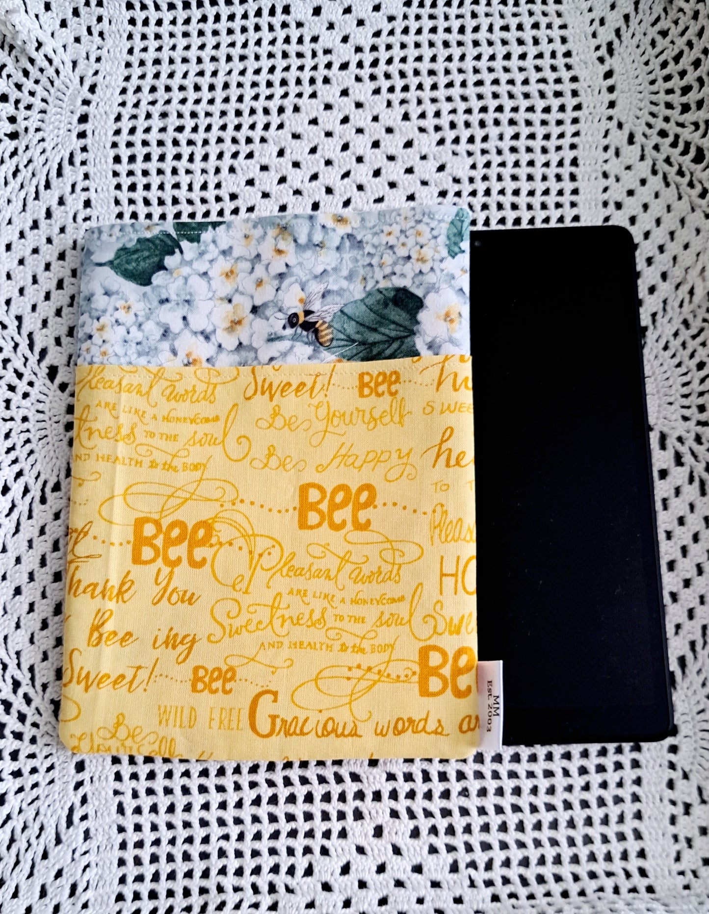 Kindle-Book-Tablet Sleeve Floral/Honey Bee with Daisies