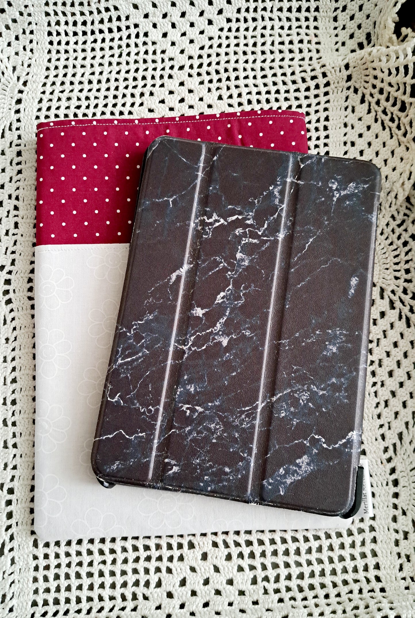 Kindle-Book-Tablet Sleeve Dots, Daisy & Roses