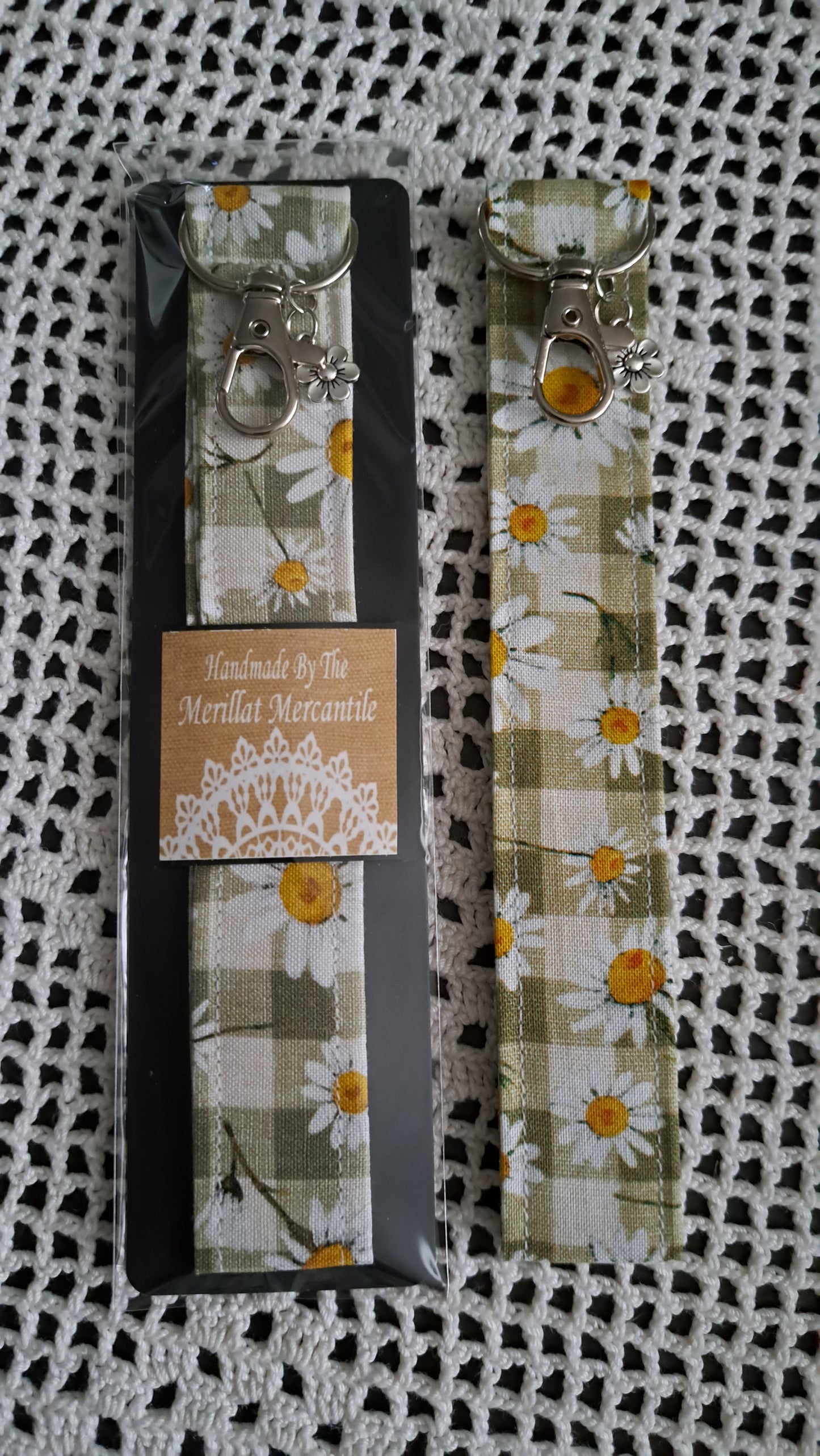 Cotton Green Gingham & Daisies Key Wristlet with Daisy Charm