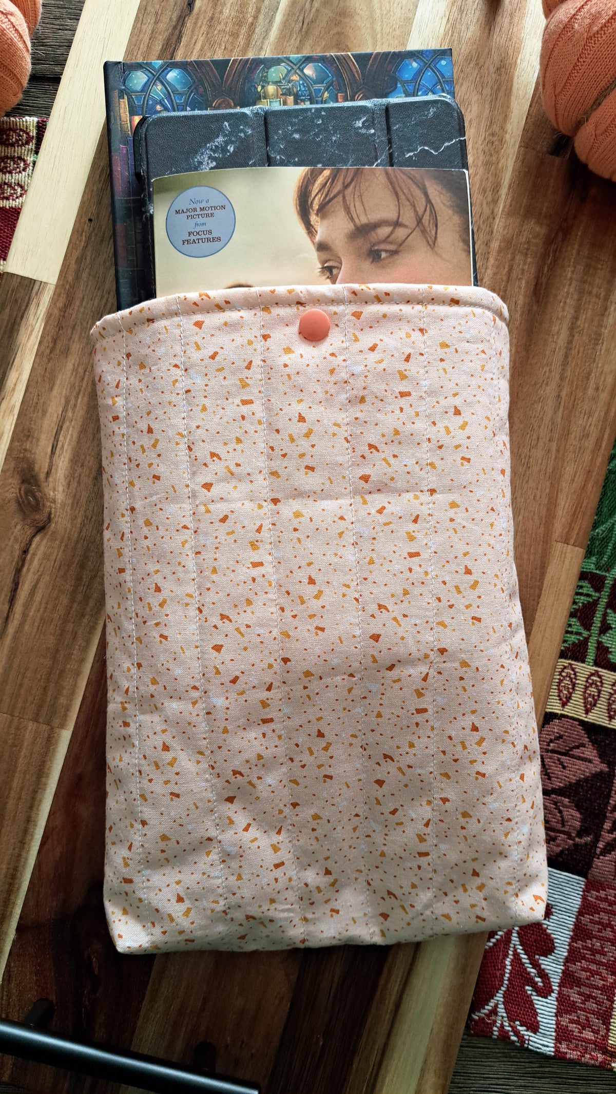 Kindle-Book-Tablet Pouch - Candy Corn
