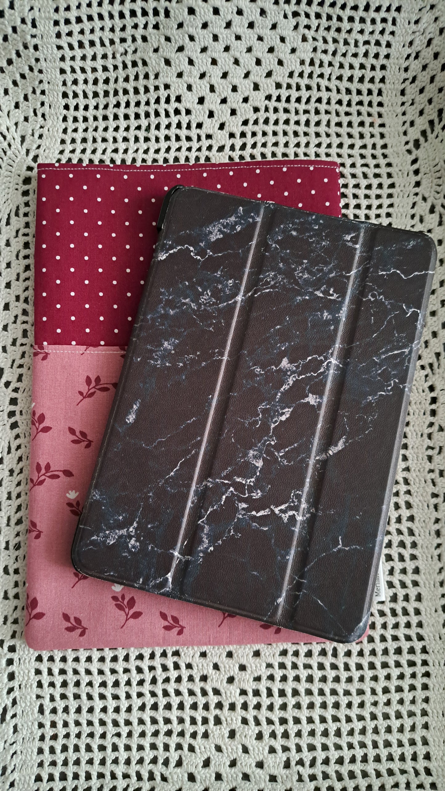 Kindle-Book-Tablet Sleeve Dot, Roses & Daisies