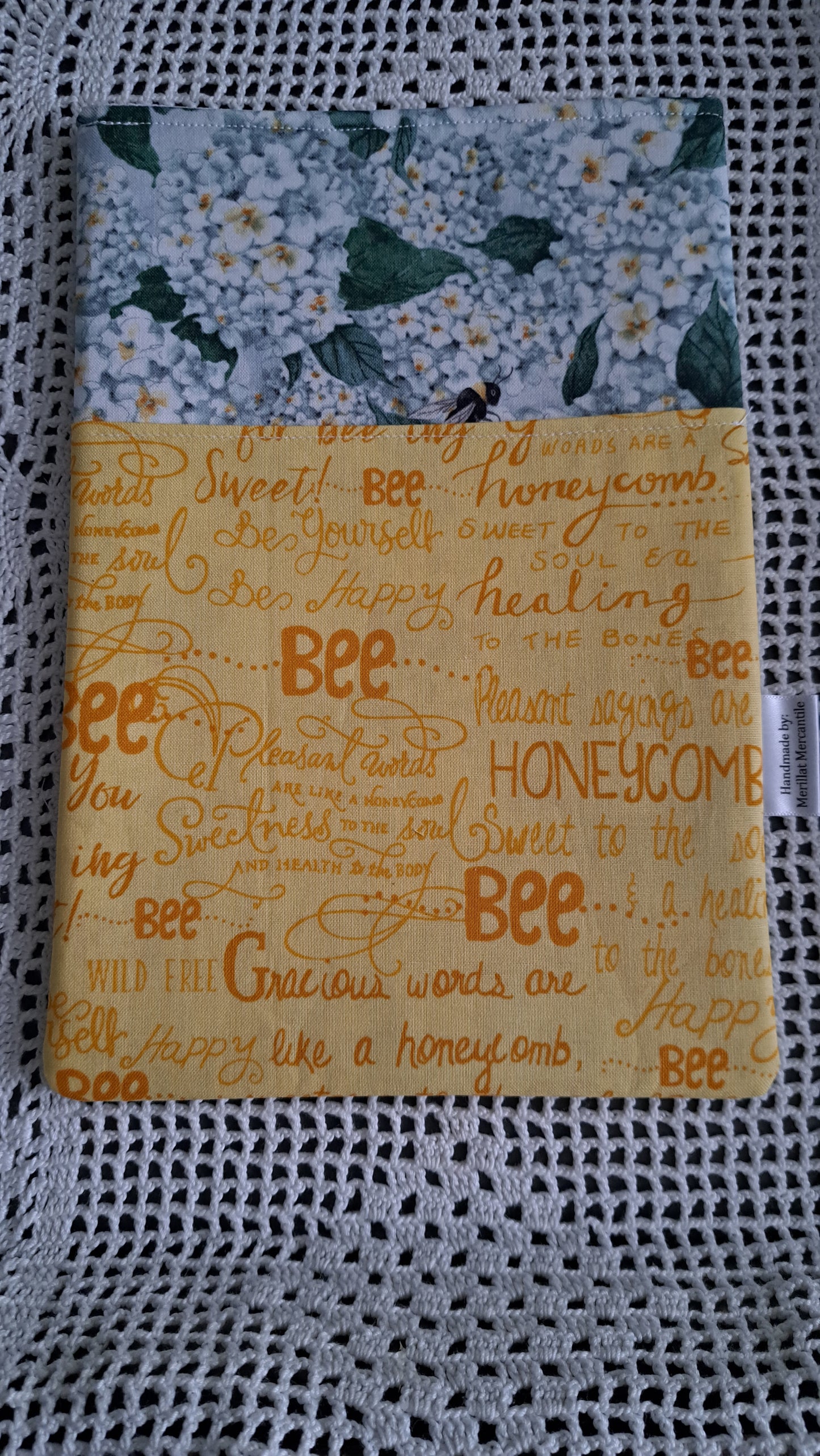 Kindle-Book-Tablet Sleeve Honey & Floral Bees with Daisies