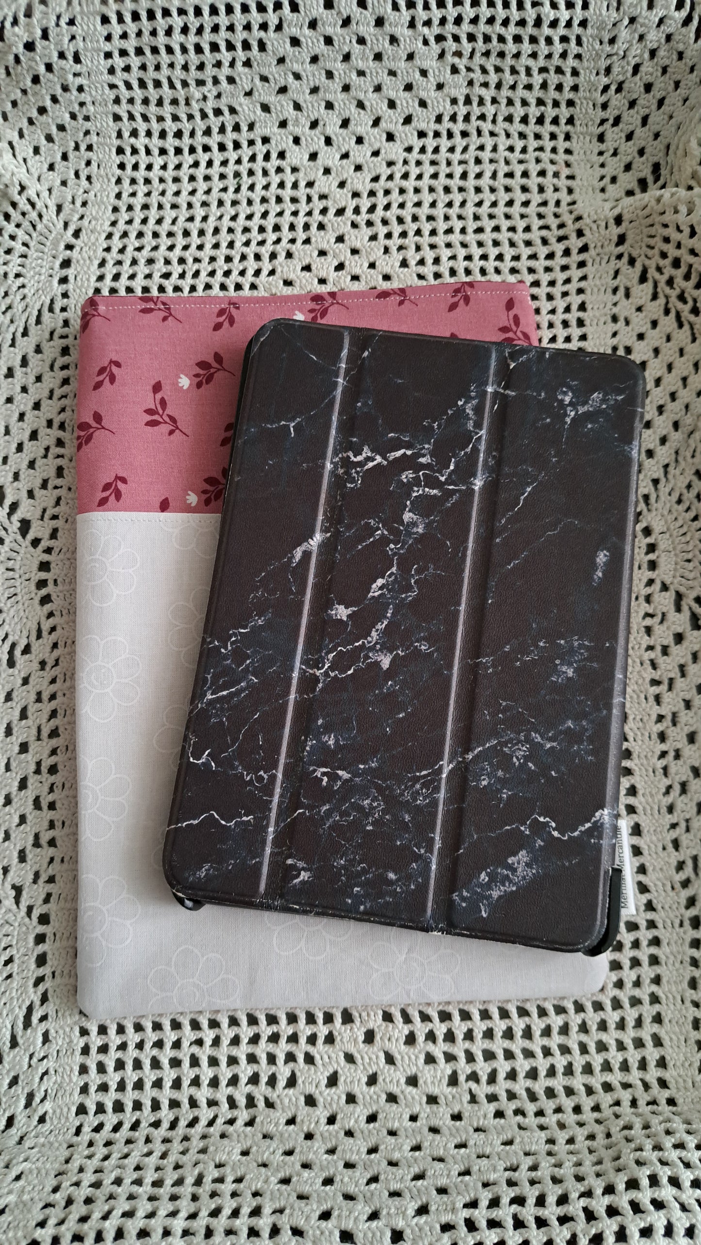 Kindle-Book-Tablet Sleeve Rose, Daisy & Dots