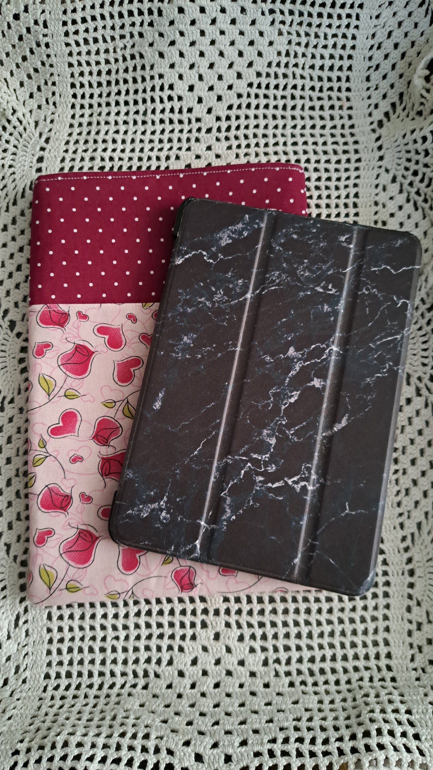 Kindle-Book-Tablet Sleeve Dots, Roses & Hearts
