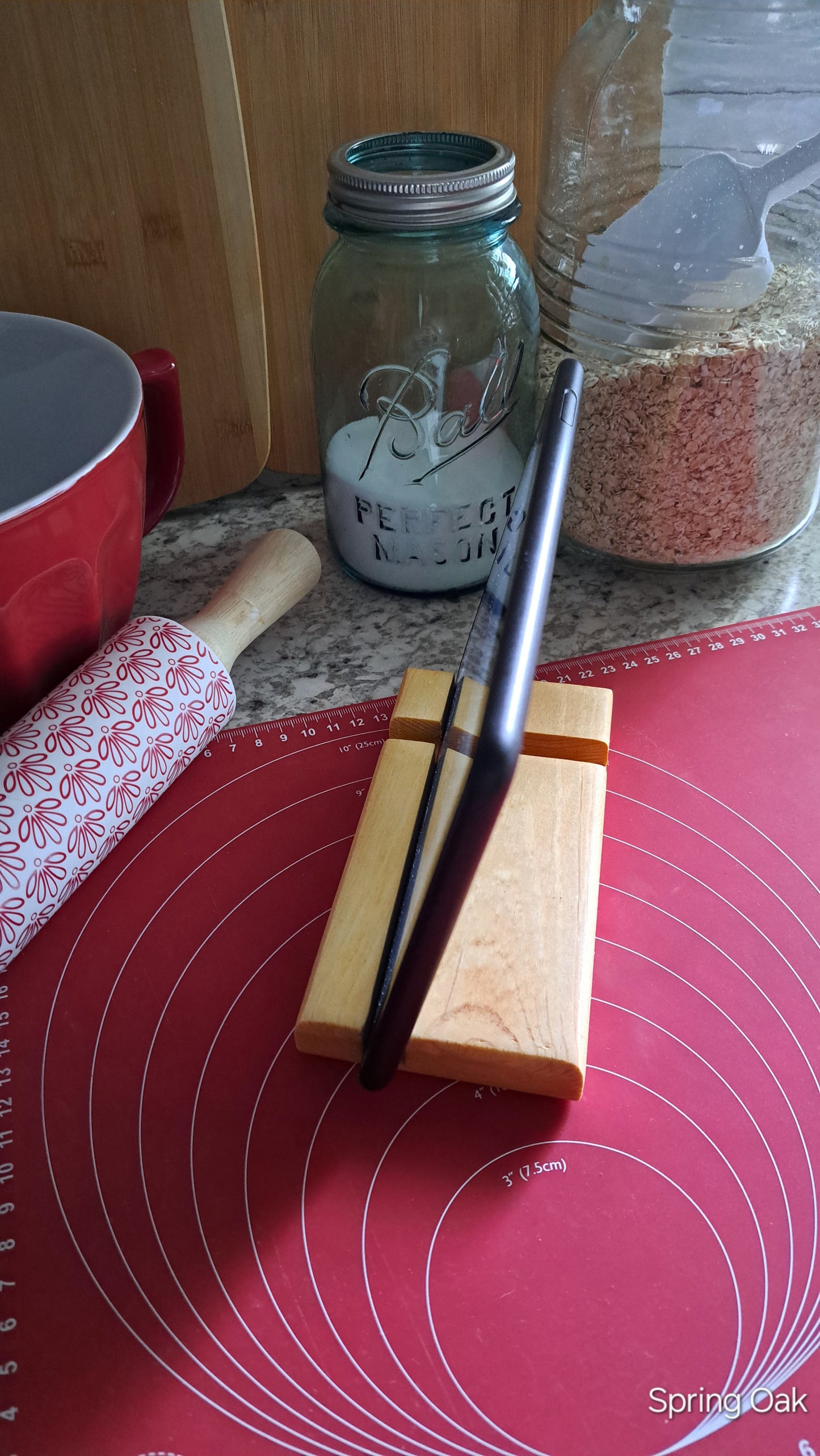 Wood Phone & Tablet Holder Spring Oak