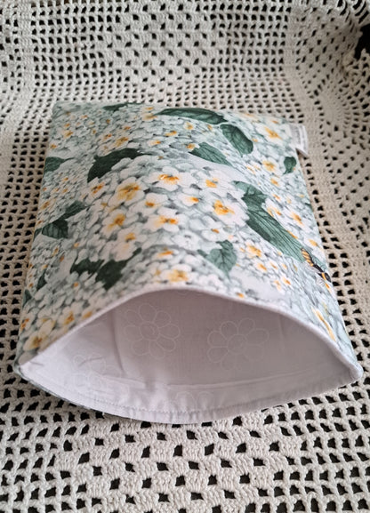 Kindle-Book-Tablet Sleeve Floral/Honey Bee with Daisies