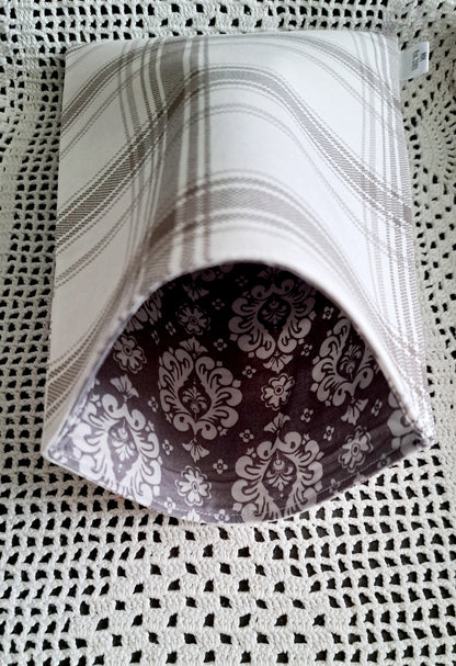 Kindle-Book-Tablet Sleeve Gray & White flourish emblem and stripes