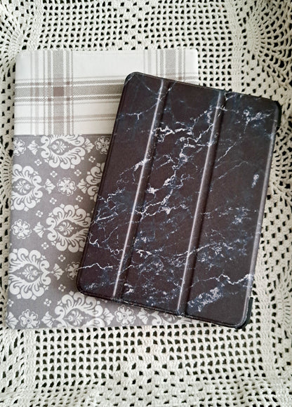 Kindle-Book-Tablet Sleeve Gray & White flourish emblem and stripes