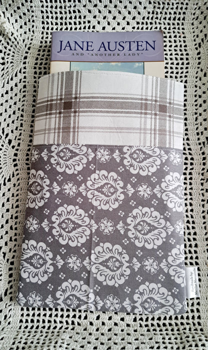 Kindle-Book-Tablet Sleeve Gray & White flourish emblem and stripes