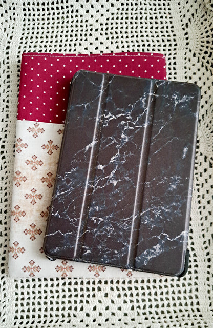 Kindle-Book-Tablet Sleeve Cross & Dots