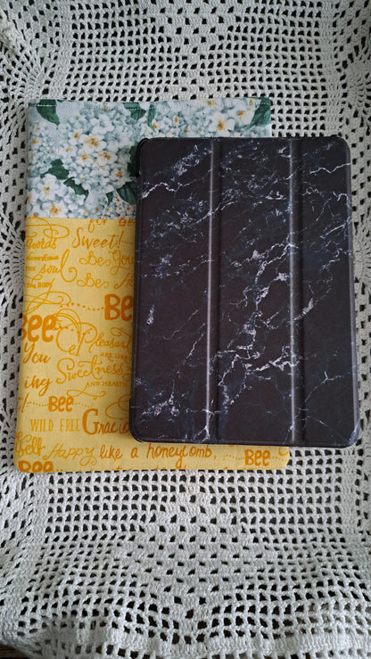 Kindle-Book-Tablet Sleeve Honey & Floral Bees with Daisies