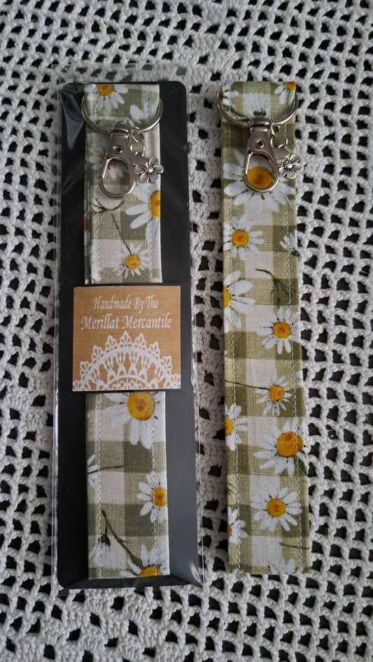 Cotton Green Gingham & Daisies Key Wristlet with Daisy Charm