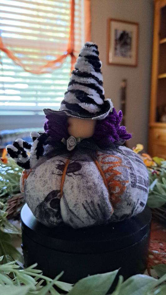 Pumpkin Witch (purple)