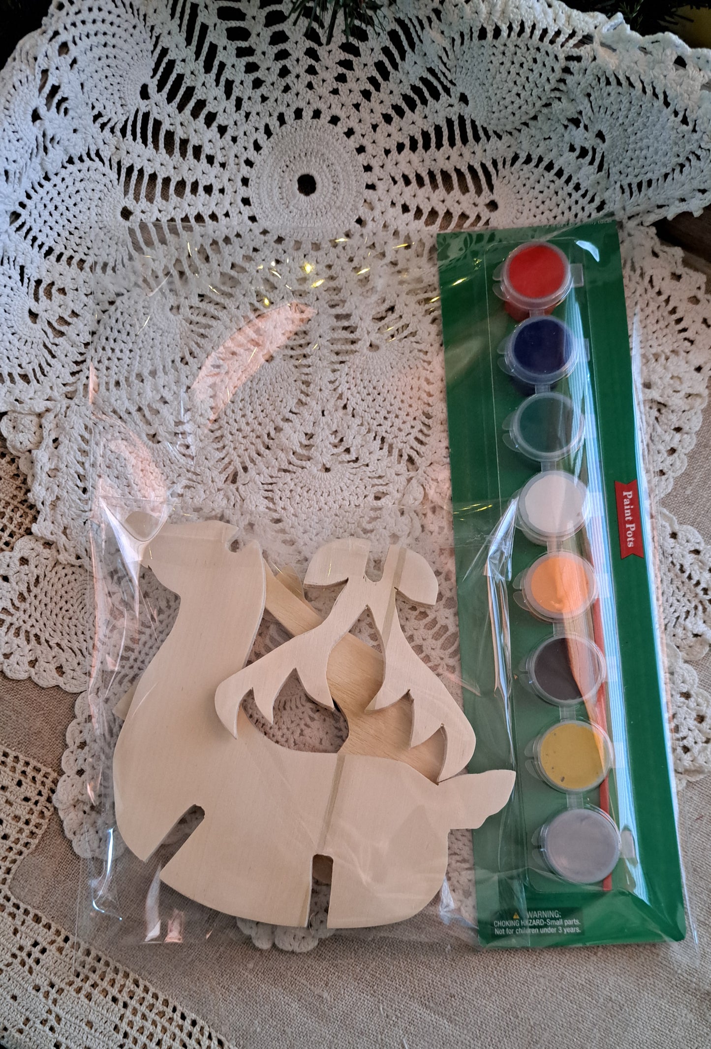 Unfinished Wooden Slotted Reindeer Kit (with paints)