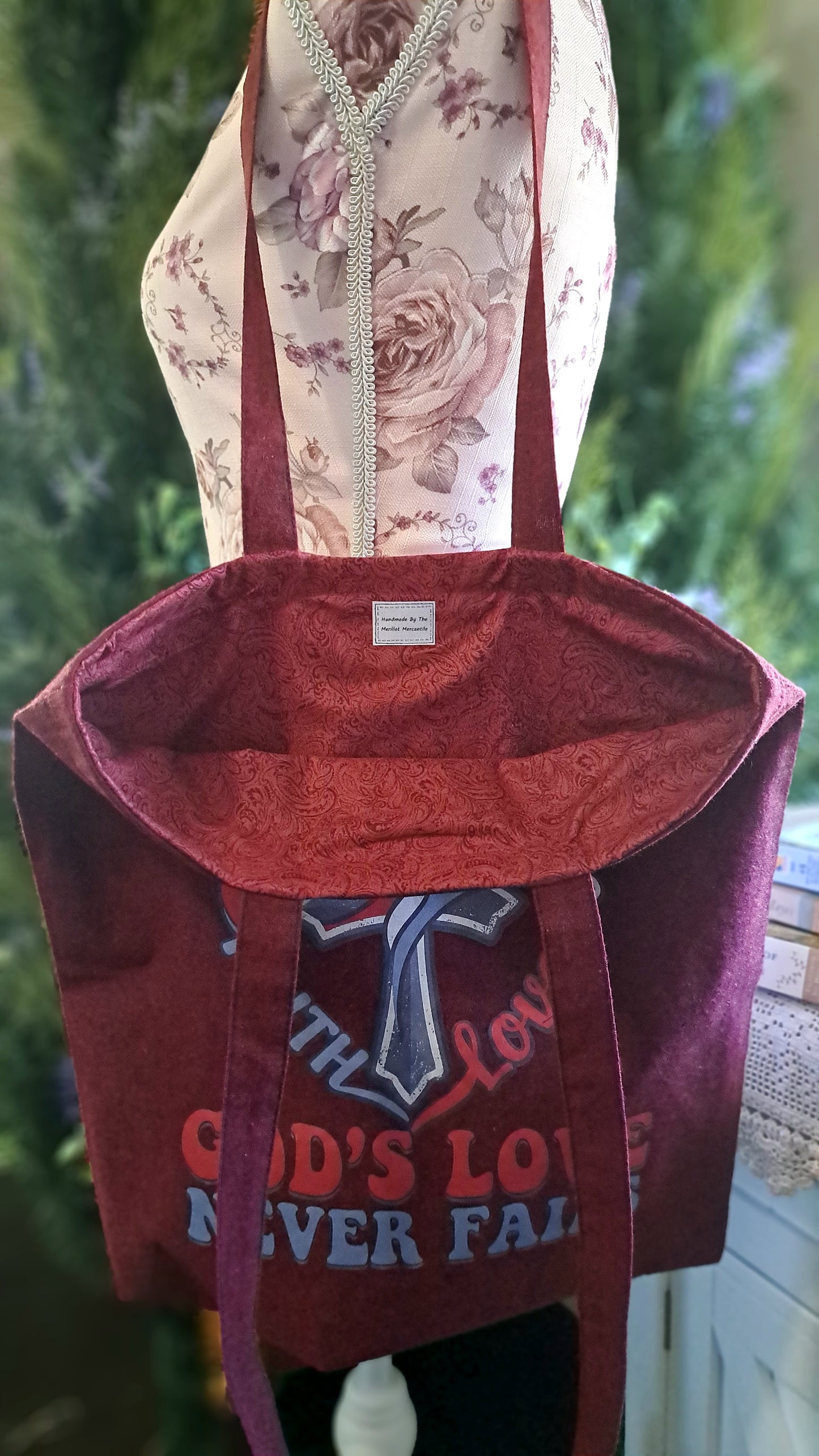 Burgundy God's Love Never Fails Tote bag