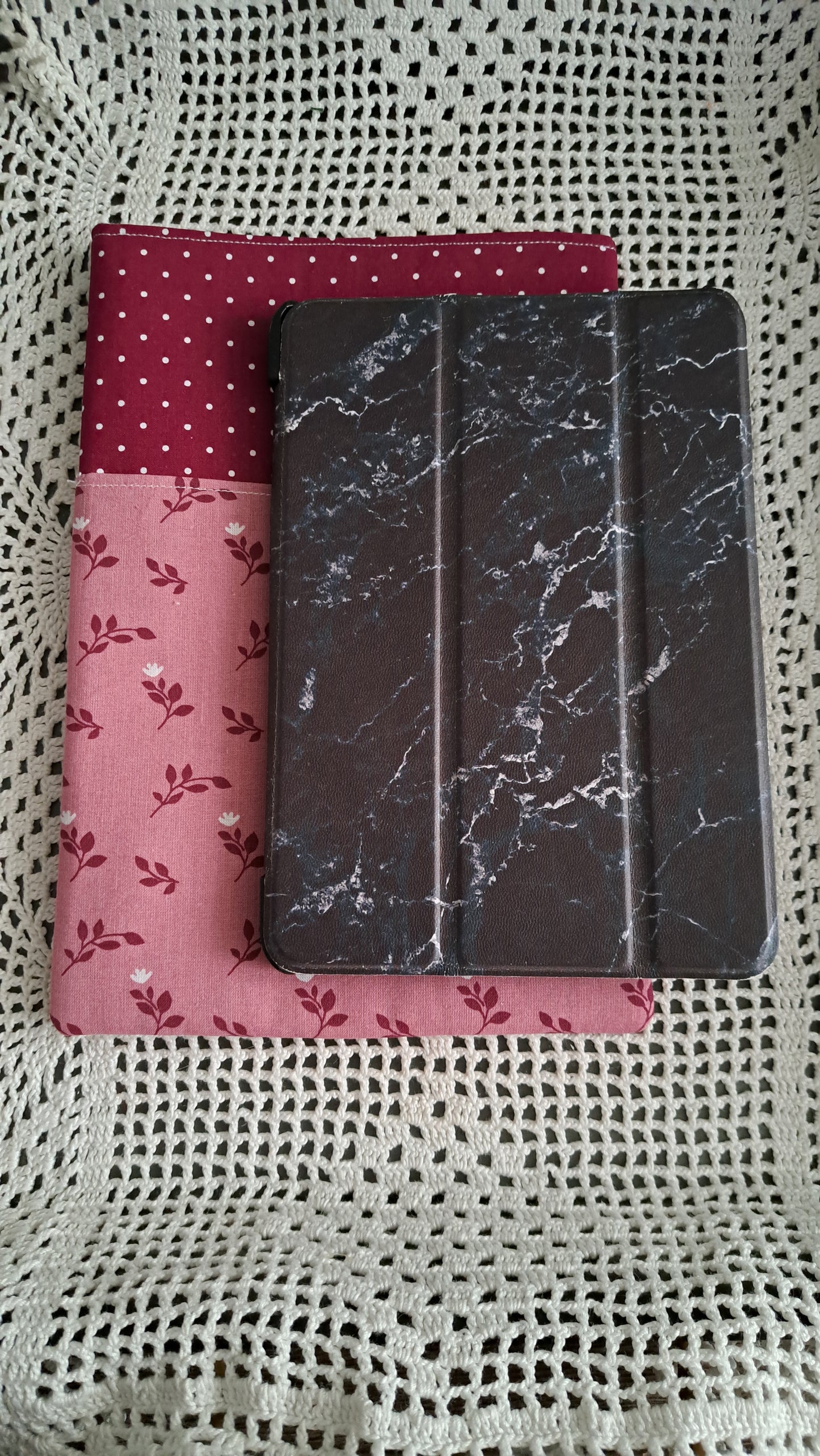 Kindle-Book-Tablet Sleeve Dot & Roses