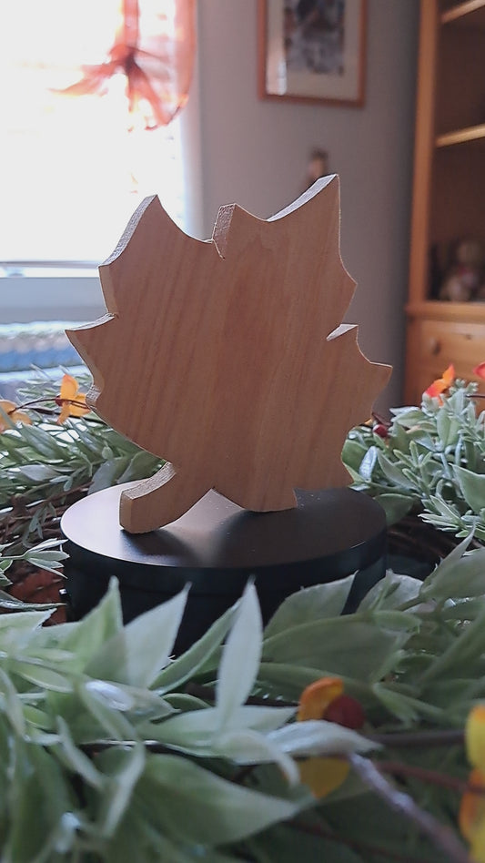 Reclaimed Cedar Wood Maple Leaf