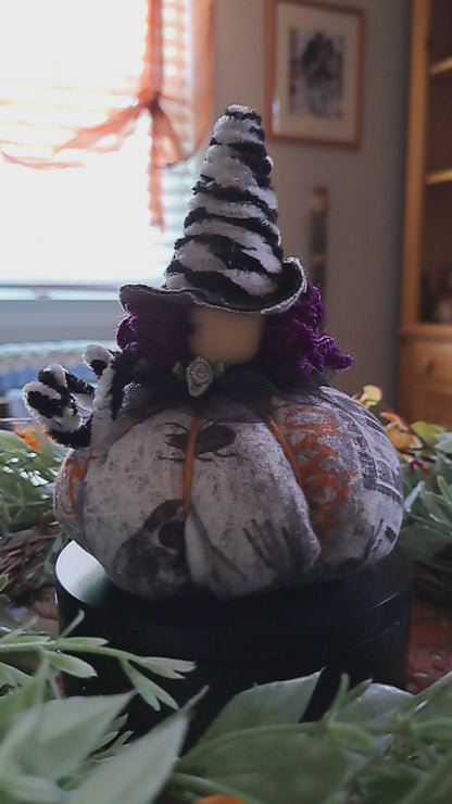 Pumpkin Witch (purple)
