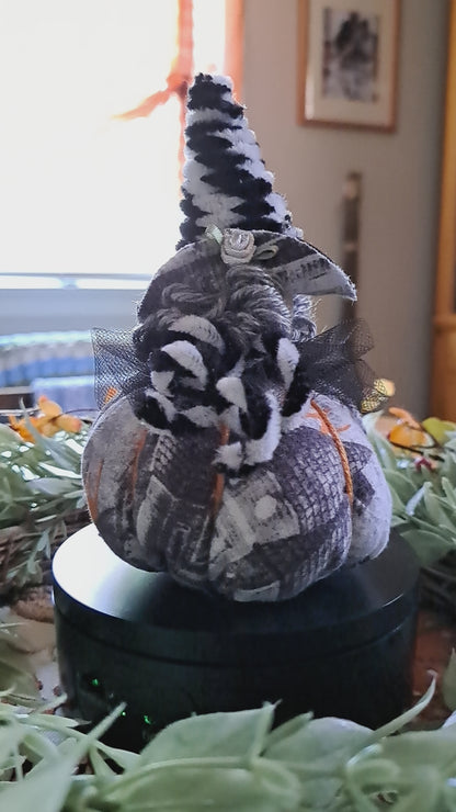 Pumpkin Witch (silver)